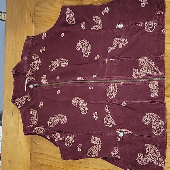 Woolrich Jackets & Blazers - Woolrich women's XL brownish maroon corduroy vest with embroidered design